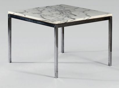 KNOLL International. 
Table basse de forme...