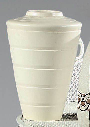 Keith MURRAY (1892-1981) - WEDGWOOD :
Cream...