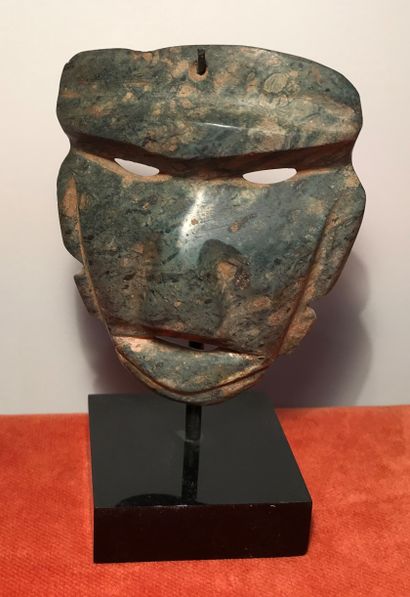Small serpentine pendant mask. 
GUERRERO,...