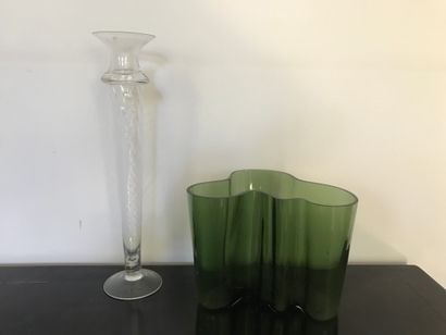 D'après Alvar AALTO (1898-1976).
Vase in...