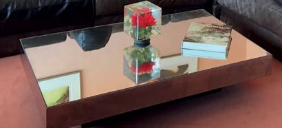 Table basse de forme rectangulaire, le plateau...