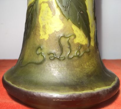 ÉMILE GALLE (1846-1904).
Cornet vase on a...