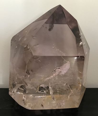 Bloc en cristal de roche taillé, légèrement...