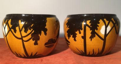 ORCHIES :
Pair of small earthenware vases...