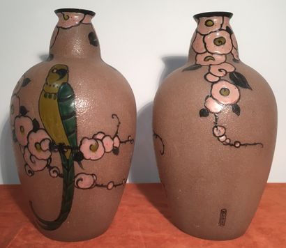 LEUNE.
Pair of ovoid vases in pink granite...