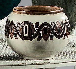 Cracked stoneware bowl glazed in cream, black...