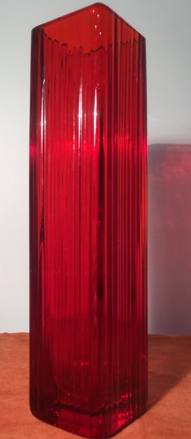 MURANO.
- Quadrangular ribbed vase in red...