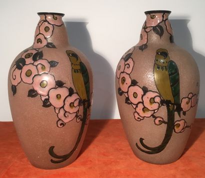 LEUNE.
Pair of ovoid vases in pink granite...