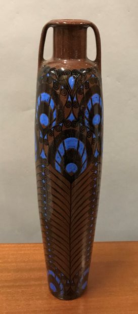 AMSTELHOEK. PAYS-BAS :

A ceramic spindle-shaped...