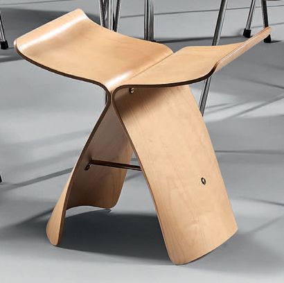 Sori YANAGI (1915-2011).
Butterfly stool...