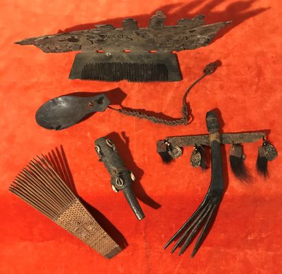 Lot of combs and miscellaneous. Indonesi...
