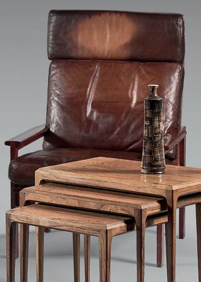 Paire de fauteuils en palissandre, les accotoirs...