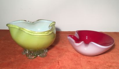 MURANO.
Three-lobed glass pocket-emptyer...