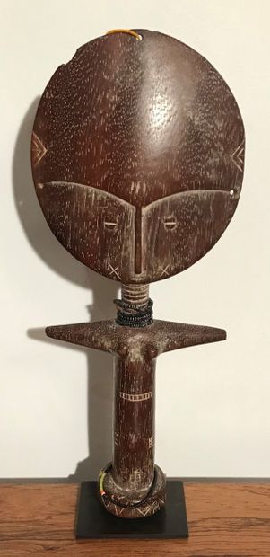 Doll. Ashanti people. Ghana. 
H.: 26 cm.