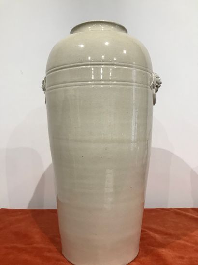 CHINE - XIXe siècle.
Vase de forme cylindrique...