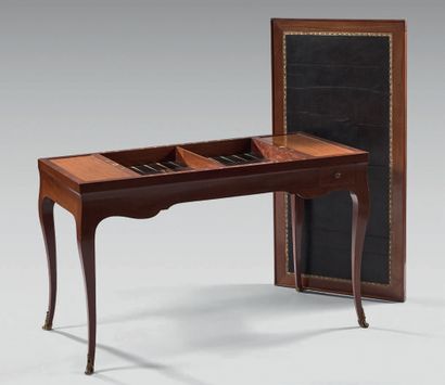 Table tric-trac en acajou, le plateau mobile...