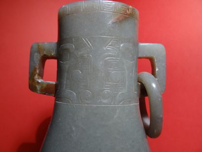CHINE - XXe siècle.
A celadon and rust nephrite...