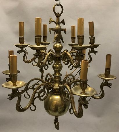 Lustre en bronze verni, les douze bras de...