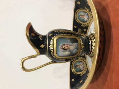 Porcelain brooch and its basin with polychrome...