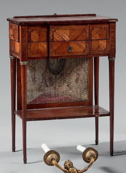 Veneer table inlaid with nets drawing reserves....