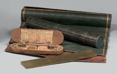 Set composed of :
- a green embossed morocco...