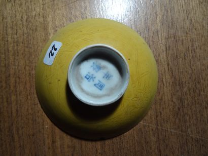 CHINE - XIXe siècle.
Ensemble en porcelaine...