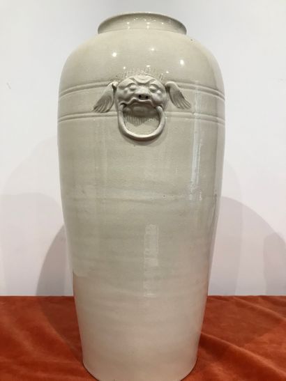 CHINE - XIXe siècle.
Vase de forme cylindrique...