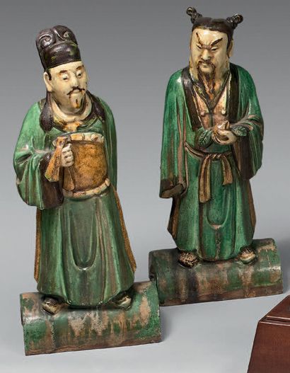 CHINE - Époque MING (1368-1644).
Deux tuiles...