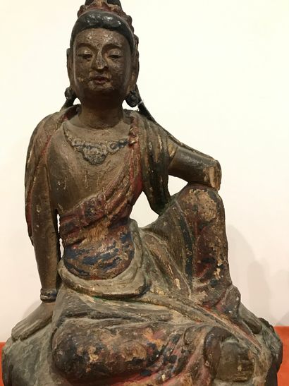 CHINE - Vers 1900.
Guanyin in polychrome...