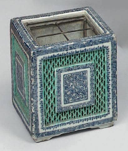 CHINE - XIXe siècle.
Cache-pot rectangulaire...