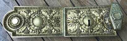 Important gilt bronze lock, chased with laurel...