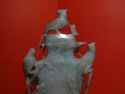 CHINE - XXe siècle.
A celadon and rust nephrite...