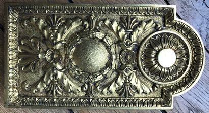 Important gilt bronze lock, chased with laurel...