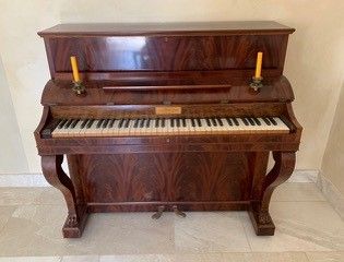 Mahogany and mahogany veneer piano, the flap...