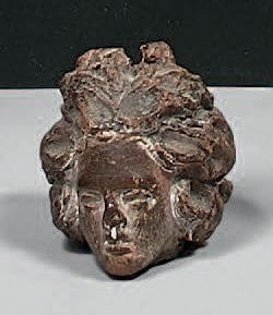 Tête fragmentaire de statuette féminine en...