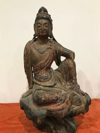 CHINE - Vers 1900.
Guanyin in polychrome...