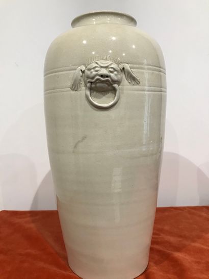 CHINE - XIXe siècle.
Vase de forme cylindrique...