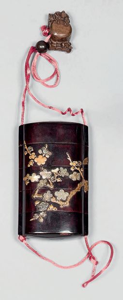 JAPON - XIXe siècle.
A brown lacquer inro...