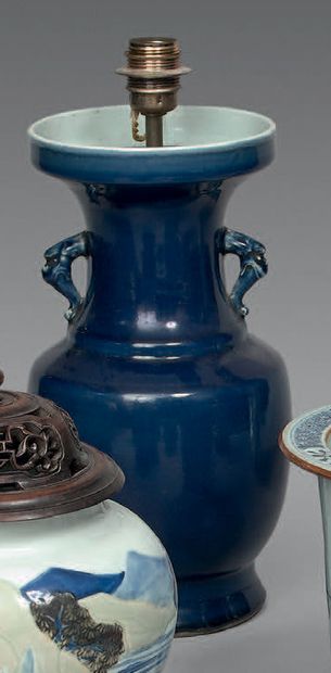 CHINE - XIXe siècle.
Vase balustre en porcelaine...