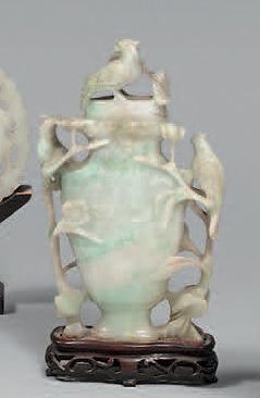 CHINE - XXe siècle.
A celadon and rust nephrite...