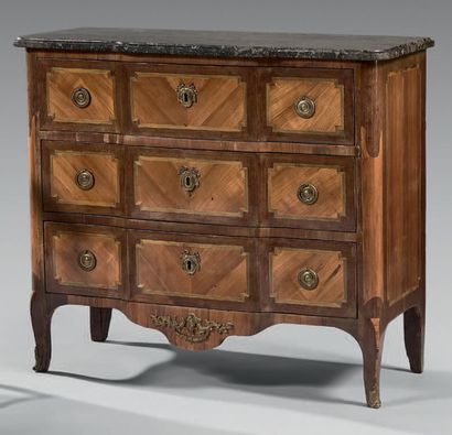 Veneer chest of drawers with inlaid nets...