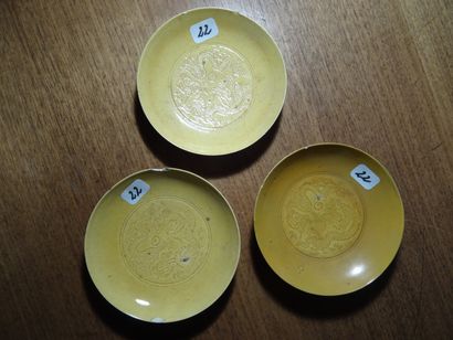 CHINE - XIXe siècle.
Ensemble en porcelaine...
