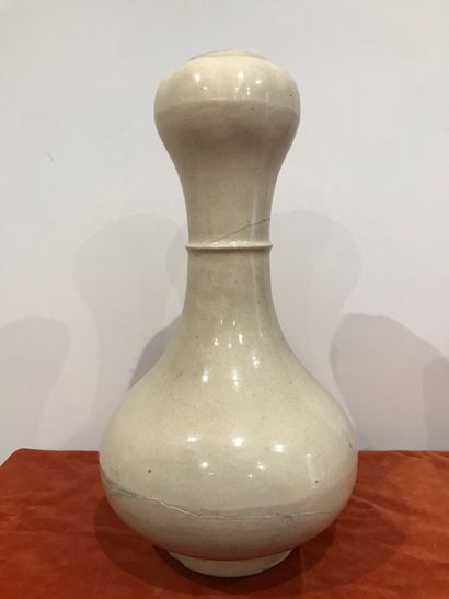 CHINE - Fin de l'époque MING (1368-1644).
Vase...