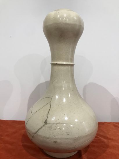 CHINE - Fin de l'époque MING (1368-1644).
Vase...