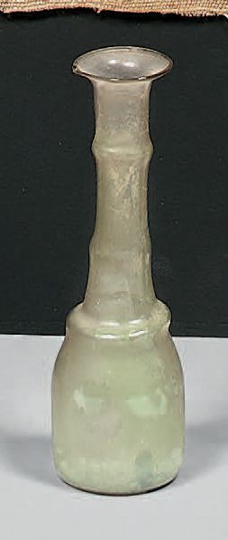 Lot : lacrymal en verre irisé; oushebti en...