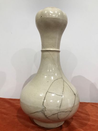 CHINE - Fin de l'époque MING (1368-1644).
Vase...