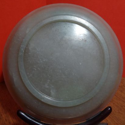 CHINE - XIXe siècle.
Celadon nephrite circular...