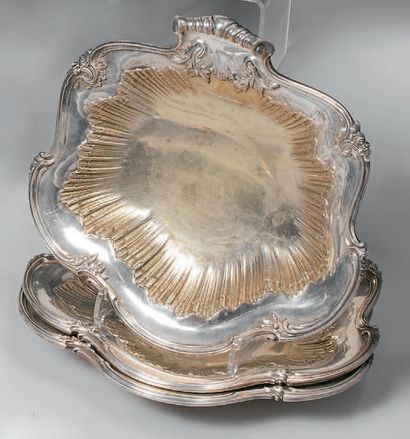 Trois coupes à contours en argent et vermeil...