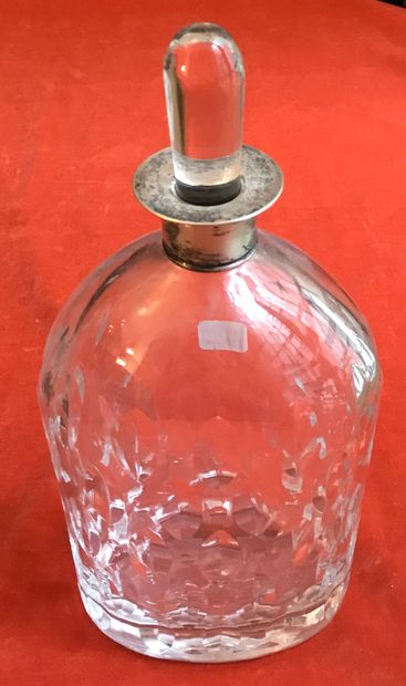 Paire de carafes de forme pyramidale, en...