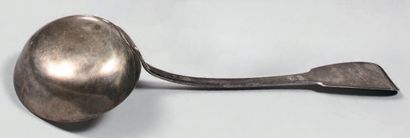 Louche en argent (800), modèle uniplat, monogrammée...